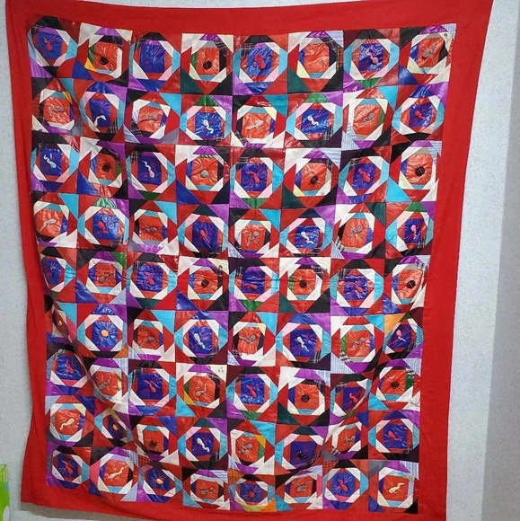 Handmade Red Asian like Symmetrical Tapestry - Picture 6 of 8